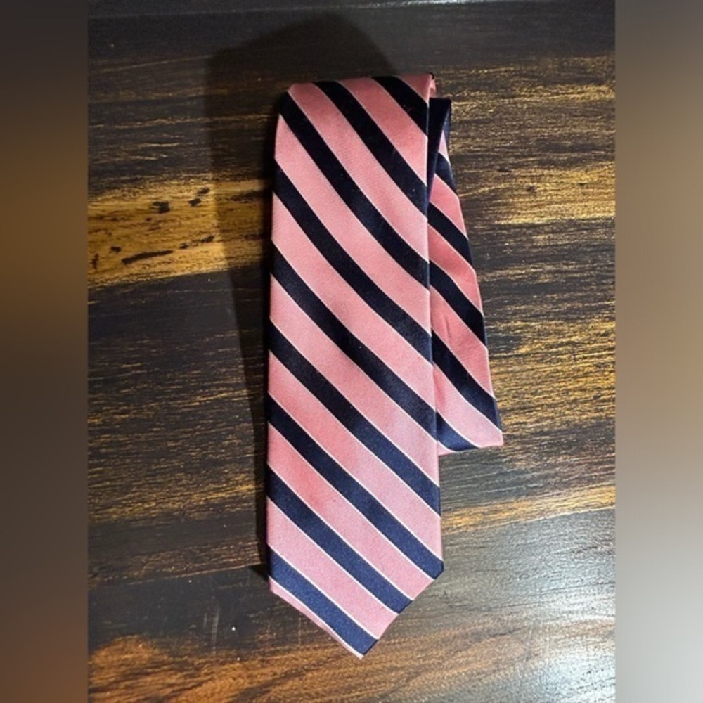 Tommy Hilfiger Men’s Tie 60” | Pink & Navy Stripes